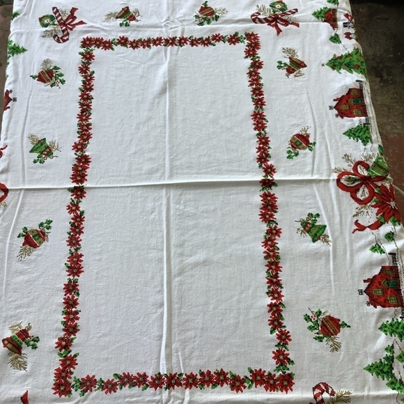 Vintage Christmas Red Green Tablecloth Linen Tablescapes - Picture 3 of 4